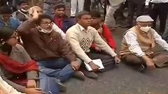 Municipal Election 2022: হাওড়ায় দ্রুত ভোটের দাবিতে বামেদের বিক্ষোভ, পুলিশের সঙ্গে ধস্তাধস্তি| Bangla News