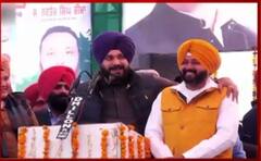 ਪੁਲਿਸ ਵਾਲੇ ਬਿਆਨ 'ਤੇ ਬੂਰੇ ਫਸੇ ਨਵਜੋਤ ਸਿੱਧੂ, ਵਿਰੋਧੀਆਂ ਨੇ ਪਾਇਆ ਘੇਰਾ