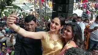 ముగ్ధ షోరూంను ప్రారంభించటానికొచ్చిన హీరోయిన్ ప్రజ్ఞా జైస్వాల్