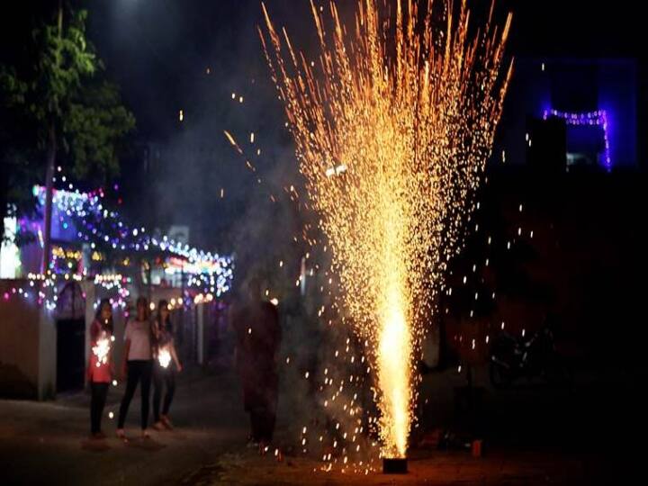 New Year 2022 celebration ban in Tamil Nadu beach New restriction imposed by TN Police New Year Celebration: தமிழக கடற்கரையில் புத்தாண்டு கொண்டாட தடை.. காவல்துறை விதித்த புதிய கட்டுப்பாடு!