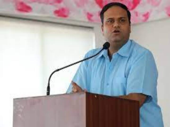 ‛மக்கள் பிரச்சனைய என்னால தீர்க்க முடியல...’ தன் சம்பளத்தை தானே 'கட்' செய்த கலெக்டர்!