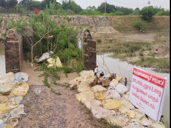 திருக்குவளை அருகே திடுக்கென்று இடிந்து விழுந்த வெள்ளையாற்று பாலம்