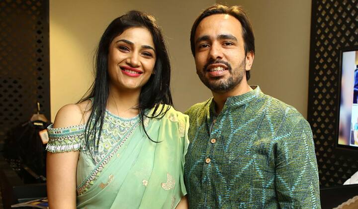 वहीं इनके अलावा जयंत और चारू ने कुछ पैसे सरकारी योजनाओं में भी निवेश किए है. जिसमें पोस्टल और एनएसएस की योजना शामिल है. इनमें जयंत का निवेश 3,17,807 रुपए का औऱ चारू का 2,66,482 रुपए का है.