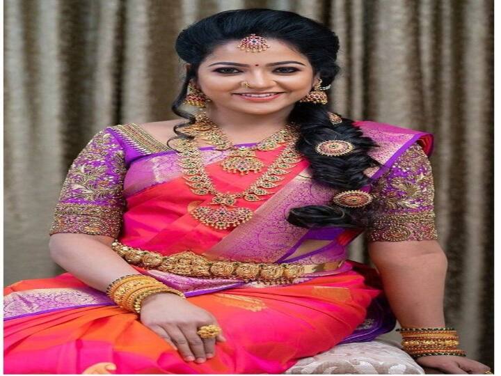pandian stores vj chithra ex mullai fans tatooted her picture.. video goes on viral! VJ Chithra Tattoo | மறைந்த விஜே சித்ராவின் உருவம் அச்சு அசல் டாட்டூவாக.. சோசியல் மீடியாவில் வைரலாகும் வீடியோ..