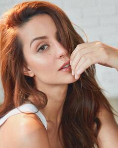 Larissa Bonesi Photos: ఎక్స్‌పోజింగ్లో తేజూ హీరోయిన్ తగ్గట్లేదుగా... ఇలా చూస్తే ఎవరికైనా మనసు చెదిరిపోదా