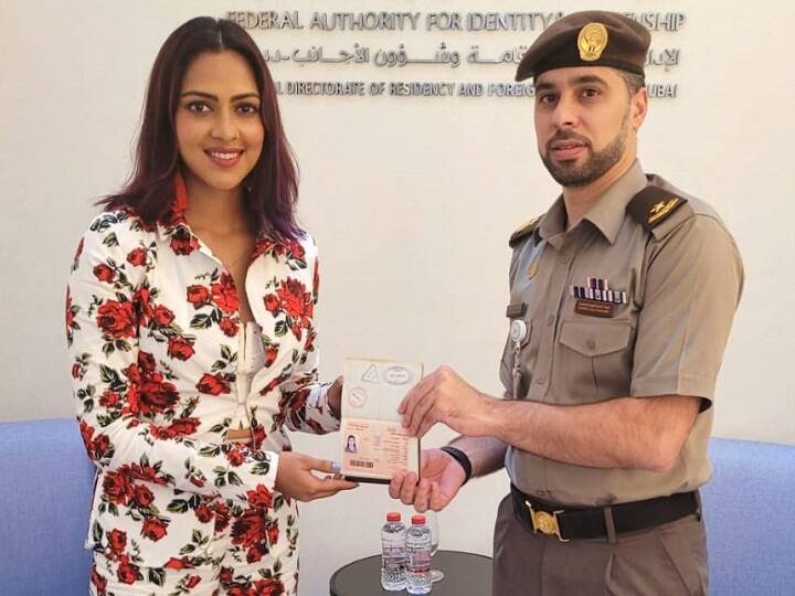 Actress Amala Paul receives UAE Golden Visa Amala Paul: ‛புண்ணிய பூமியில் நானும் ஒருவள்...’ -‛தங்கம்’ கிடைத்த மகிழ்ச்சியில் அமலா பால்!