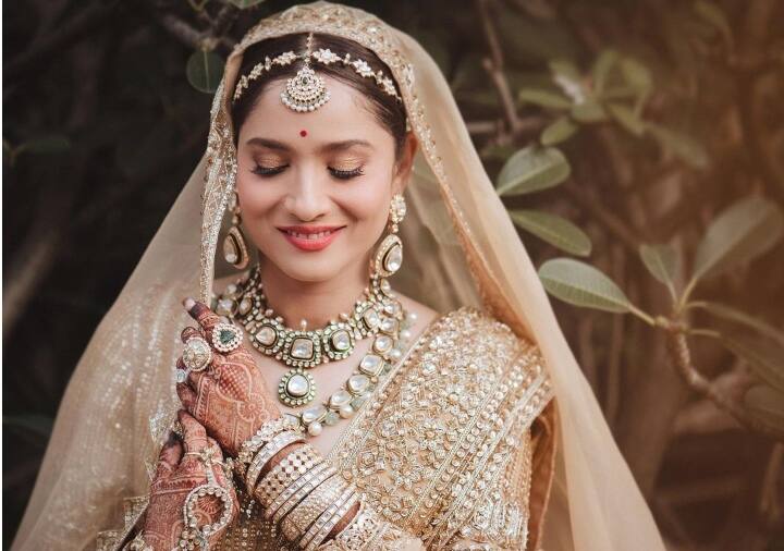 अंकिता लोखंडे (Ankita Lokhande) ने 14 दिसंबर को अपने लॉन्ग टाइम बॉयफ्रेंड विक्की जैन के साथ शादी की. दोनों एक दूसरे को पिछले 3 साल से डेट कर रहे थे.