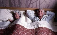 Crime News: 80 વર્ષનો ડોસો વાયગ્રા લઇને 21 વર્ષ નાની પત્ની સાથે શરીર સુખ માણવા ગયો બેડરૂમમાં ને પછી......