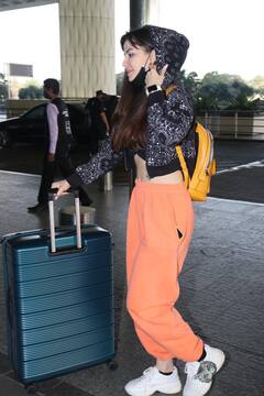 Georgia Andriani Photos: इंटरनेट पर छाया अरबाज खान की गर्लफ्रेंड का एयरपोर्ट लुक, पहनी थी ऐसी ड्रेस कि...