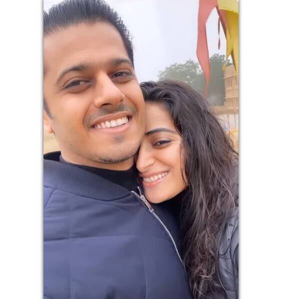 The couple's fan-clubs are actively sharing Neil & Aishwarya's pics on social media.