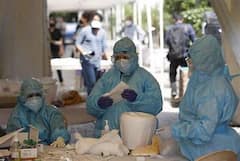 Coronavirus Update : দেশজুড়ে চোখ রাঙাচ্ছে ওমিক্রন, বাড়ছে সংক্রমণ, করোনা পরীক্ষার ওপর জোর দিতে বলল কেন্দ্র | Bangla News