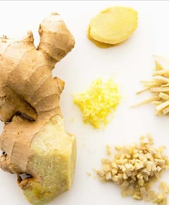 Kitchen Hacks: सर्दियों में रोज करते हैं अदरक का इस्तेमाल तो इस ट्रिक से फटाफट छीलें अदरक