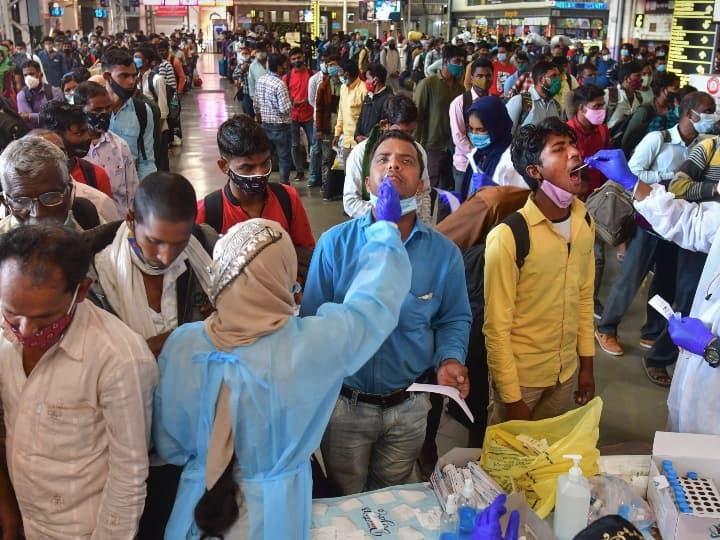 Coronavirus Updates: मुंबई में कोरोना के 3671 और दिल्ली में 1313 नए केस, क्या तीसरी लहर की है आहट?