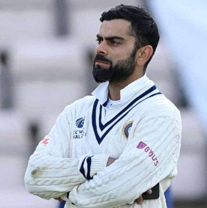 વિરાટ કોહલી, ટેસ્ટ કેપ્ટન, ટીમ ઇન્ડિયા- ભારતીય ક્રિકેટર વિરાટ કોહલીને ટેસ્ટ ક્રિકેટ માટે કેપ્ટન તરીકે યથાવત રાખવામાં આવ્યો છે, જોકે, વનડે અને ટી20 ટીમની કેપ્ટનશીપમાંથી વિરાટને હટાવી લેવામાં આવ્યો છે.