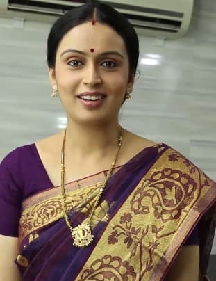 மலையாளத்திலும் ஏராளமான திரைப்படங்களில் நடித்துள்ளார்.