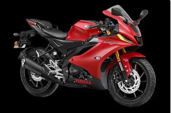 Yamaha R15 V4 ਇੰਜਣ 18.4 hp ਦੀ ਪਾਵਰ ਅਤੇ 14.2 Nm ਪੀਕ ਟਾਰਕ ਜਨਰੇਟ ਕਰਦਾ ਹੈ। ਇੰਜਣ 6-ਸਪੀਡ ਮੈਨੂਅਲ ਗਿਅਰਬਾਕਸ ਨਾਲ ਮੇਲ ਖਾਂਦਾ ਹੈ। ਯਾਮਾਹਾ ਨੇ ਬਿਲਕੁਲ ਨਵਾਂ R15M ਵੀ ਲਾਂਚ ਕੀਤਾ ਹੈ ਅਤੇ ਭਾਰਤ ਵਿੱਚ ਇਹਨਾਂ ਮੋਟਰਸਾਈਕਲਾਂ ਦੀ ਕੀਮਤ ਵਰਤਮਾਨ ਵਿੱਚ 1.70 ਲੱਖ ਰੁਪਏ ਤੋਂ 1.82 ਲੱਖ ਰੁਪਏ, ਐਕਸ-ਸ਼ੋਰੂਮ ਦਿੱਲੀ ਵਿੱਚ ਹੈ।
