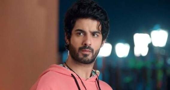 ये हैं चाहतें: गुंडों से बचाने के लिए रुद्र को रुही ने पहनाई साड़ी | सास, बहू और साजिश | 30.12.2021