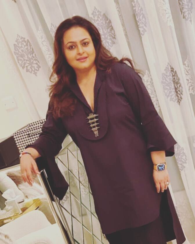 अभिनेत्री शिल्पा शिरोडकरने सोशल मीडियावर पोस्ट शेअर केली आहे. या पोस्टमधून तिनं कोरोनाची लागण झाल्याची माहिती दिली आहे.