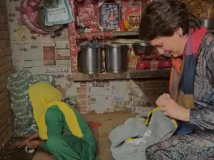 ਚੂੜੀਆਂ ਜੋੜਣ ਦੌਰਾਨ ਪ੍ਰਿਯੰਕਾ ਗਾਂਧੀ ਨੇ ਮਹਿਲਾ ਦੇ ਘਰ ਚਾਹ ਪੀਤੀ। ਇਸ ਦੌਰਾਨ ਪ੍ਰਿਅੰਕਾ ਗਾਂਧੀ ਕਾਫੀ ਦੇਰ ਤੱਕ ਪਿੰਡ 'ਚ ਰਹੀ। ਪ੍ਰਿਯੰਕਾ ਗਾਂਧੀ ਨੂੰ ਦੇਖਦੇ ਹੀ ਔਰਤਾਂ ਦਾ ਇਕੱਠ ਹੋ ਗਿਆ।