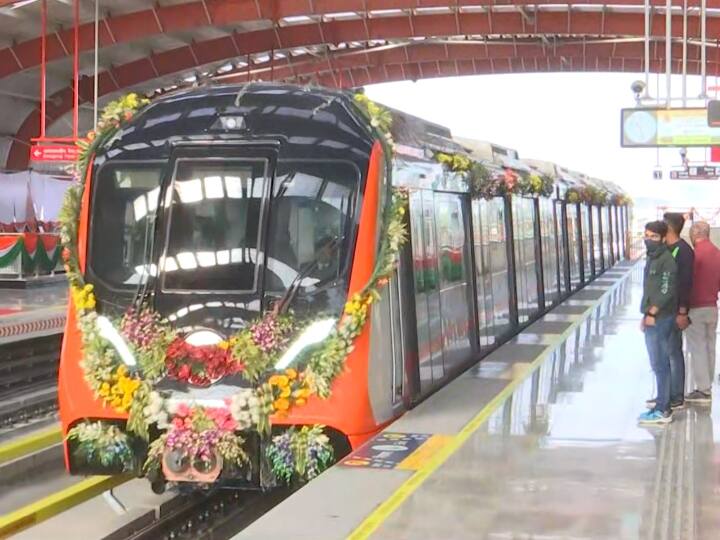 Kanpur Metro: Kanpurites enjoying a pleasant journey in the metro, little disappointed not able to take gutkha ANN Kanpur Metro: मेट्रो में सुहाने सफर का मजा ले रहे कनपुरिये, गुटखा नहीं ले जा पाने से हैं थोड़ा निराश