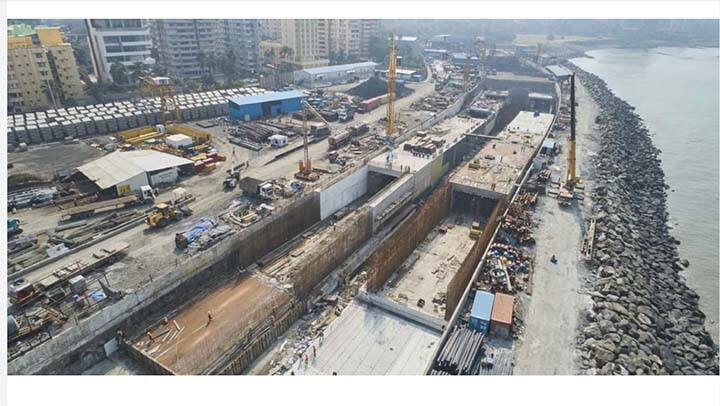 मुंबई कोस्टल रोड बांधकामात पॅकेज 4 अंतर्गत प्रियदर्शिनी पार्क ते छोटा चौपाटी दरम्यान 2.070 किलोमीटर अंतराचा बोगदा दोन्ही बाजूने बांधण्यात येत आहे.  (Photo:@mybmcCoastalRd/Twitter)