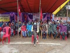 Surajpur News: पंचायत सचिव पर आदिवासी महिला सरपंच को प्रताड़ित करने का आरोप, 4 दिन से भूख हड़ताल जारी