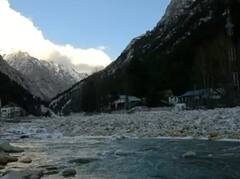 Uttarkashi News: गंगोत्री धाम समेत हर्षिल और मोरी की सांकरी घाटी में बर्फबारी, खूबसूरती देखकर पर्यटक बोले अकल्पनीय