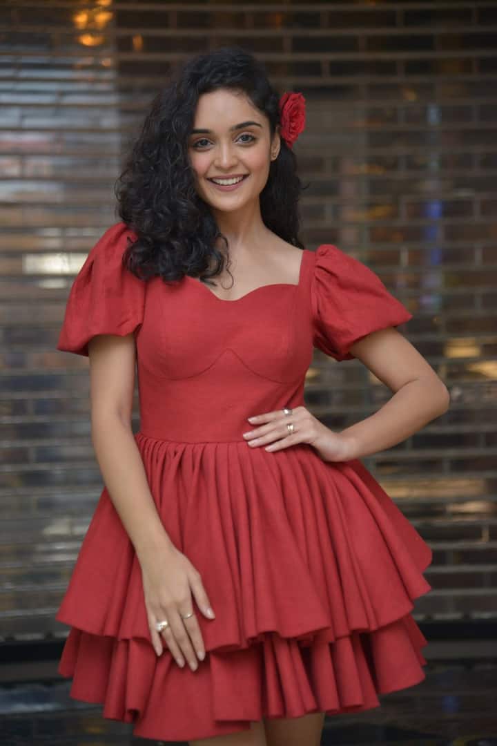 ‘అనుభవించు రాజా’హీరోయిన్ కాశిష్ ఖాన్