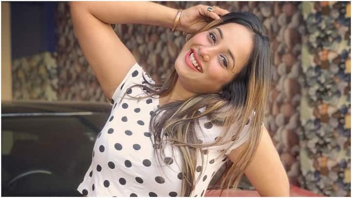 इन तस्वीरों को शेयर करते हुए रानी ने लिखा कि, कॉन्फिडेंट महिलाएं रोती नहीं हैं, वह शांत रहती हैं और मूव ऑन करती हैं.