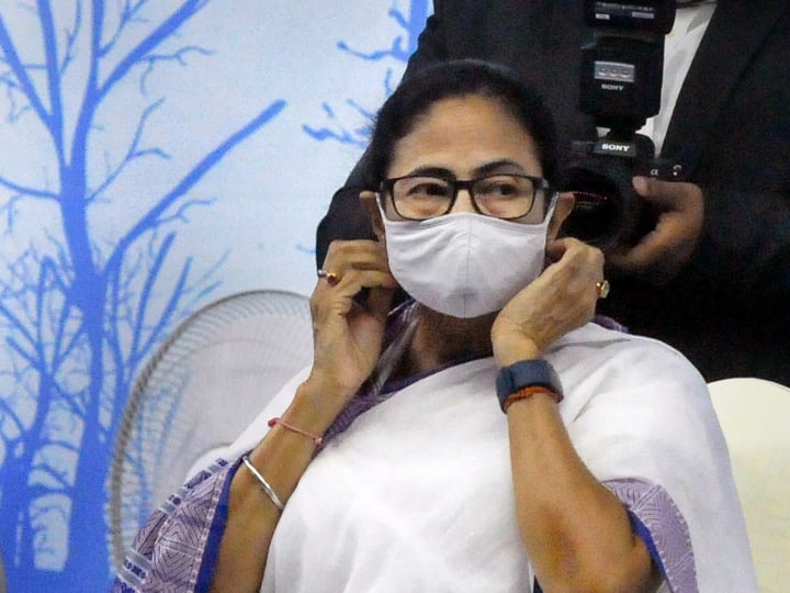 Omicron: मुख्यमंत्री ममता बनर्जी ने बताया कोलकाता में क्यों बढ़ रहे कोरोना केस, स्कूलों को बंद करने को लेकर दिया ये बयान