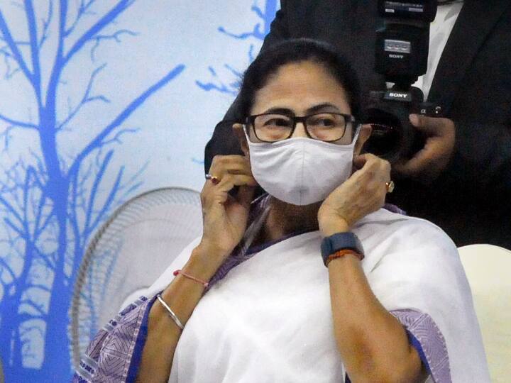 West Bengal CM Mamata Banerjee says Cases in Kolkata increase due to many people coming from foreign Omicron: मुख्यमंत्री ममता बनर्जी ने बताया कोलकाता में क्यों बढ़ रहे कोरोना केस, स्कूलों को बंद करने को लेकर दिया ये बयान