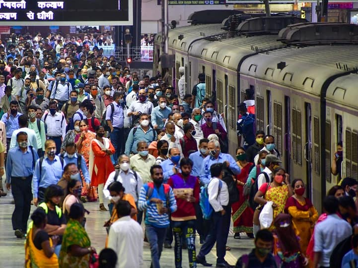 Platform Ticket Price: त्योहारों से पहले दक्षिण रेलवे ने दिया बड़ा झटका, प्लेटफॉर्म टिकट के दाम हुए दोगुने