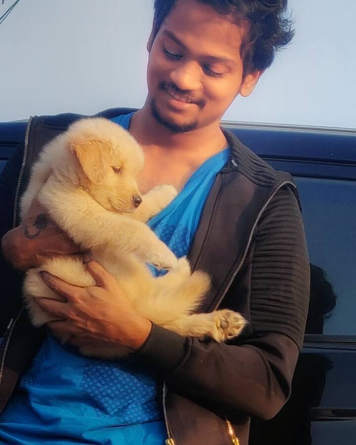 దీంతో షన్ను - దీప్తి ల మధ్య దూరం పెరిగినట్టు సమాచారం. అతని ఫోన్ నెంబరే కాదు, సోషల్ మీడియాలో కూడా అతడిని బ్లాక్ చేసింది దీప్తి. -Image credit: Shannu/Instagram