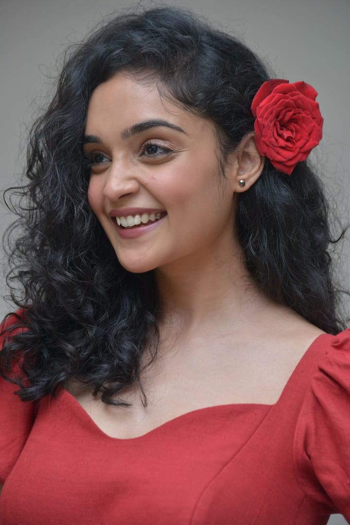 ‘అనుభవించు రాజా’హీరోయిన్ కాశిష్ ఖాన్