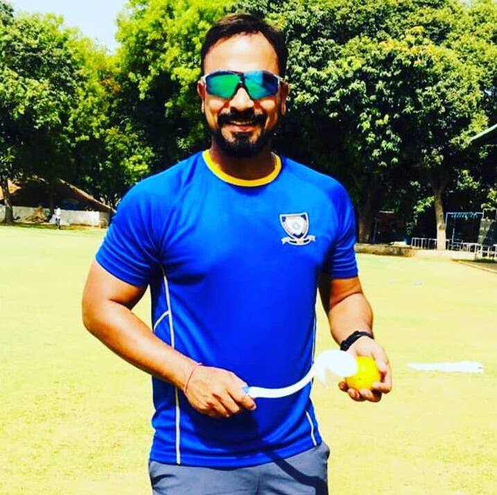 ટી દીલીપ, ફિલ્ડિંગ કૉચ- ટીમ ઇન્ડિયા- ટી દીલીપને ભારતીય ટીમના નવા ફિલ્ડિંગ કૉચ તરીકે નિયુક્ત કરવામાં આવ્યા છે, તેમની આર શ્રીધરની જગ્યાએ નિયુક્ત કરવામાં આવ્યા છે. ટી દીલીપ પણ અગાઉ રાહુલ દ્રવિડ સાથે કામ કરી ચૂક્યા છે.