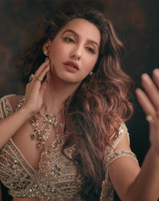 अभिनेत्री आणि डान्सर नोरा फतेहीला (Nora Fatehi) कोरोनाची लागण झाली आहे.  (Nora Fatehi/ Instagram)