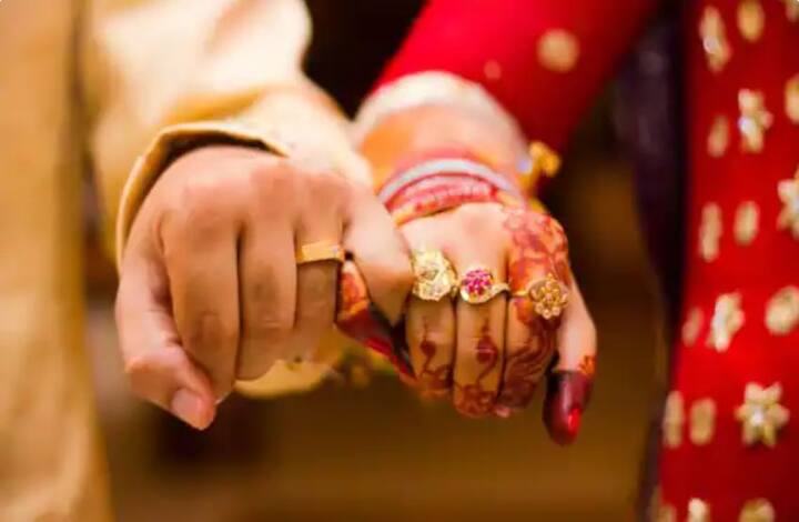 এই সুবিধা নিতে হলে আপনাকে বিয়ের বিমা করতে হবে। বর্তমানে দেশের অনেক কোম্পানি গ্রাহকদের এই সুবিধা দিচ্ছে। তবে এর জন্য বিভিন্ন   প্যাকেজ পাওয়া যায়। তাই আপনি আপনার প্রয়োজন অনুযায়ী বিমা নিতে পারেন।