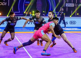 Pro Kabaddi League 2021-22: ऑलराउंड खेल की बदौलत यू मुंबा ने जयपुर पिंक पैंथर्स को हराया, रेडर्स के साथ फज़ल अत्राचली भी फॉर्म में लौटे