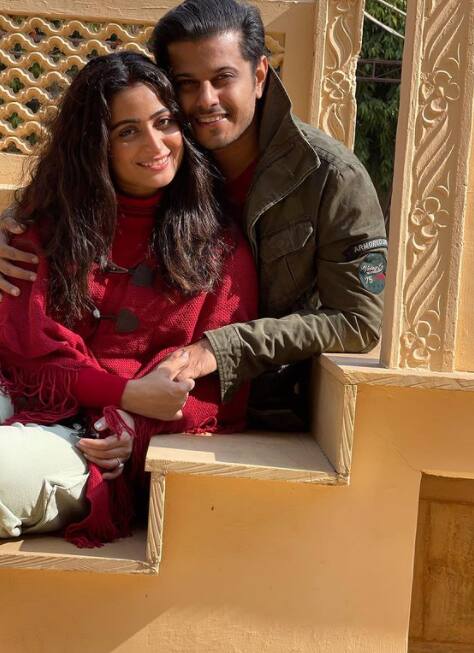 While Aishwarya looked lovely in red sweater and denim, Neil looked cool in his casual attire.