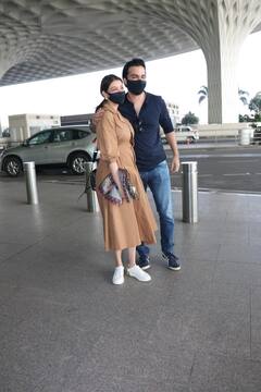 Kajal Aggarwal Spotted: प्रेग्नेंसी की खबरों के बीच परिवार संग न्यूईयर सेलिब्रेट करने निकलीं काजल अग्रावाल