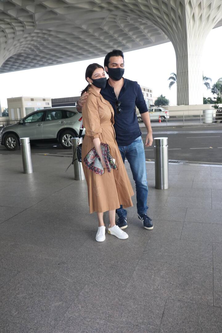 बता दें कि काजल अग्रवाल (Kajal Aggarwal) पिछले दिनों अपनी प्रेग्नेंसी को लेकर सुर्खियों में आ गई थीं. काजल की एक तस्वीर वायरल हो गई थी जिसमें उनके बेबी बंप के कयास लगाए जा रहे थे.