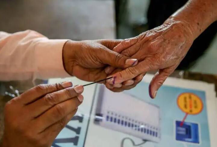 Election commission will announce the dates of polls uttar pradesh uttarakhand manipur goa punjab Election 2022 Dates: उत्तर प्रदेश, पंजाब, गोवा, उत्तराखंड और मणिपुर में कब होंगे चुनाव, EC आज 3.30 बजे करेगा तारीखों का एलान