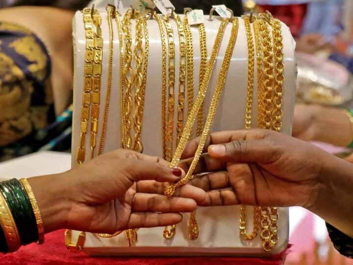 Gold Silver Rate Today 30th december 2021 Know Rates in Your City Chennai Tamilnadu Gold-Silver Rate, 30 Dec: இன்று தங்கம்,வெள்ளி விலையில் மாற்றம்.. திடீரென குறைந்த தங்கம் விலை!