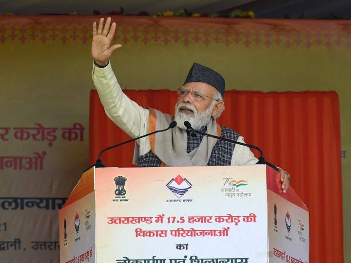 उन्होंने कहा कि वहीं दूसरी ओर राज्य के सर्वांगीण विकास के लिए भारतीय जनता पार्टी (भाजपा) ने एड़ी चोटी का जोर लगा दिया है ताकि राज्य के सामर्थ्य का सदुपयोग करते हुए इस दशक को उत्तराखंड का दशक बनाया जा सके. आज यहां 17,500 करोड़ से अधिक की 23 परियोजनाओं का लोकार्पण और शिलान्यास करने के बाद प्रधानमंत्री ने अपने संबोधन में यह बात कही.