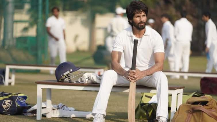 Shahid Kapoor reduces his fees from Rs. 31 cr. to keep Jersey in race for a theatrical release Jersey: 'জার্সি'র জন্য আত্মত্যাগ শাহিদ কপূরের, কমালেন বিপুল পারিশ্রমিক