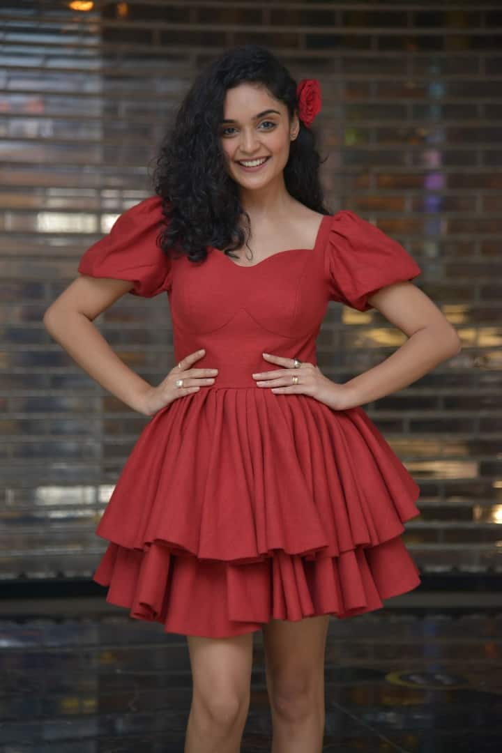 ‘అనుభవించు రాజా’హీరోయిన్ కాశిష్ ఖాన్