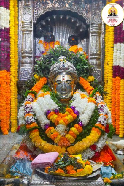 सफला एकादशीनिमित्त पुण्यातील अलंकापुरी सजली आहे.