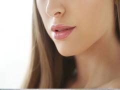 Lips Care in Winter: শীতে ঠোঁট ফাটছে? যত্ন নিন এভাবে