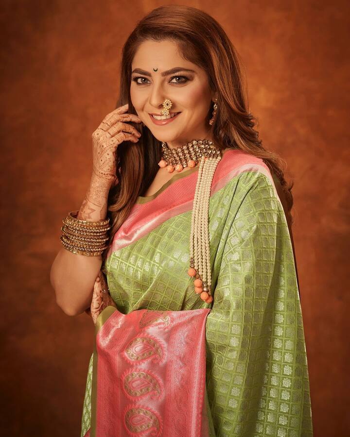 सोनालीच्या अभिनयासोबतच तिच्या डान्सचे आणि तिच्या सौंदर्याचे लाखो चाहते आहेत. (photo:sonalee18588/ig)