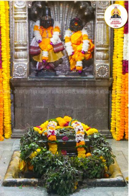 अशी अख्यायिका असल्याने अनेक भाविकांनी ते आचरणात आणत, माऊलीच्या चरणी विविध साकडे घातले जातायेत.